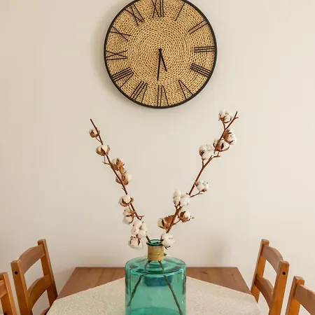 Queen Bee Seafront Apartment