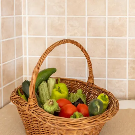 Queen Bee Seafront * パロス島