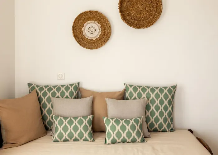 Queen Bee Seafront Апартаменты Парос