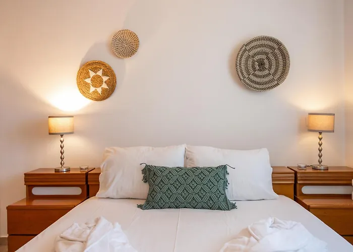 Queen Bee Seafront Апартаменты *