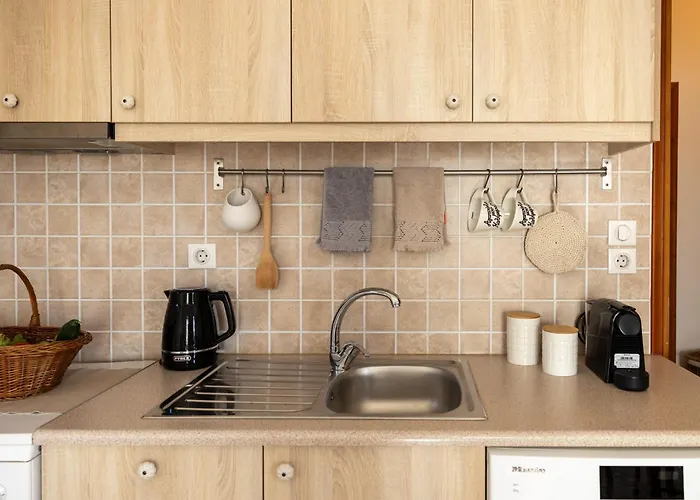 Апартаменты Queen Bee Seafront *