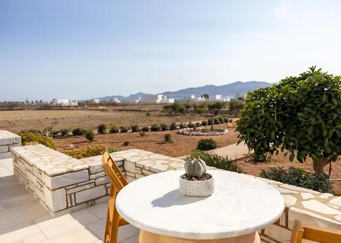 Queen Bee Seafront Апартаменты *